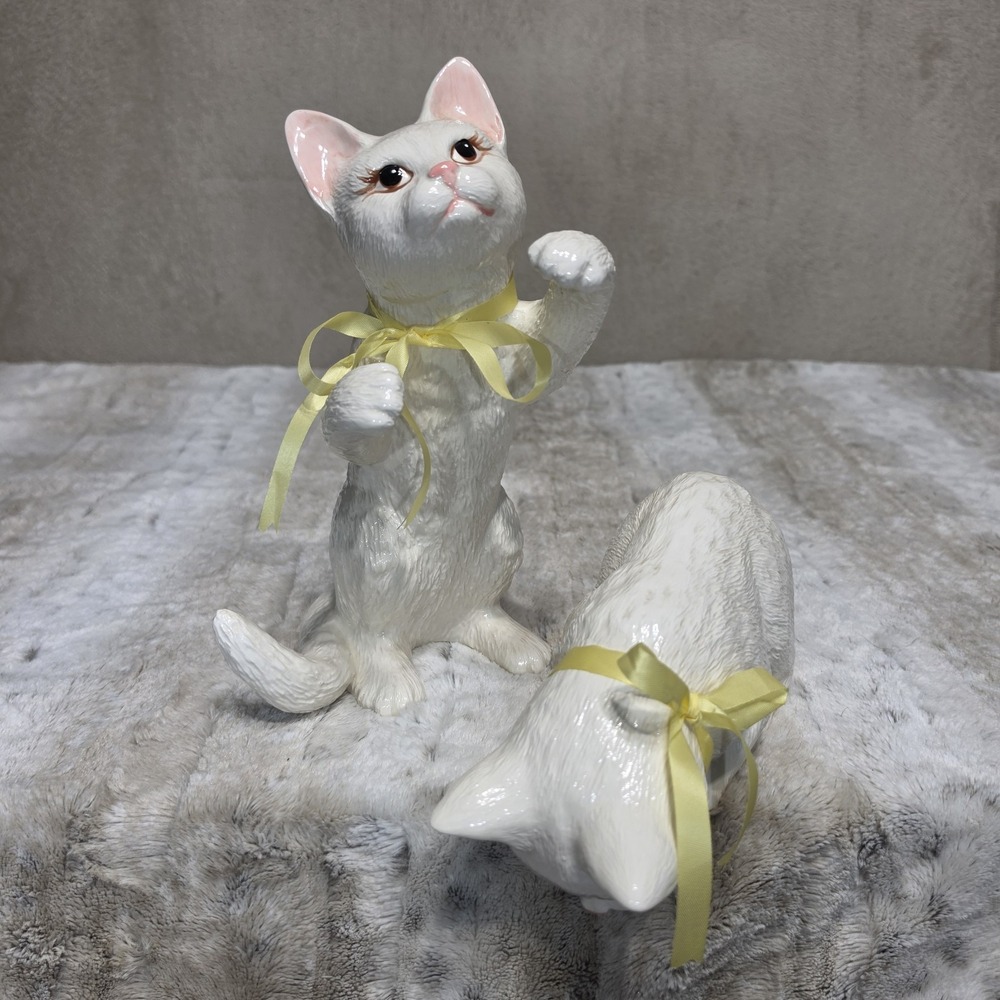 Vintage 1986 Scioto Ceramic Cats Figurine Set of 2 White Shelf Sitter Playful